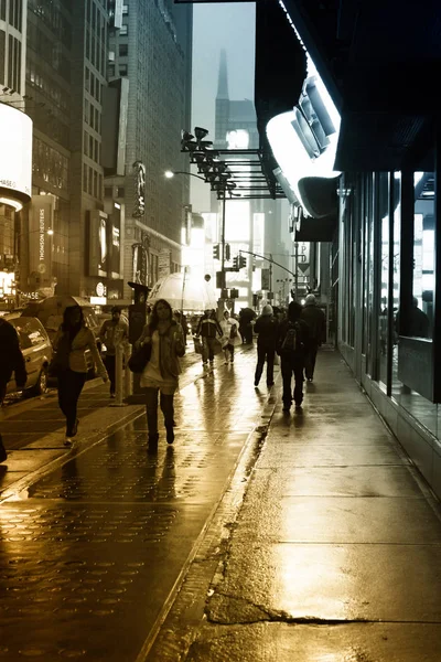 Time Square w nocy w deszczu — Zdjęcie stockowe