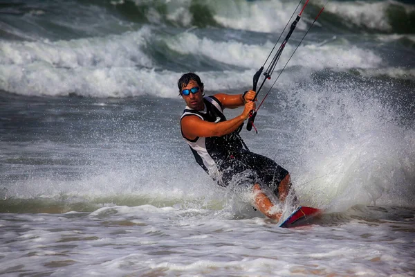 Kiteboarder Profiter Surf Dans Océan Viêt Nam — Photo