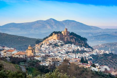 Granada eyaletinin küçük bir kasabası olan Montefrio 'nun manzarası