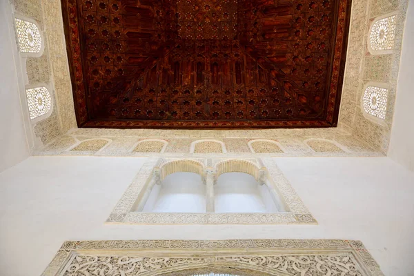 Szczegóły Łuki Dach Qubba Pałacu Almajarra Granada — Zdjęcie stockowe