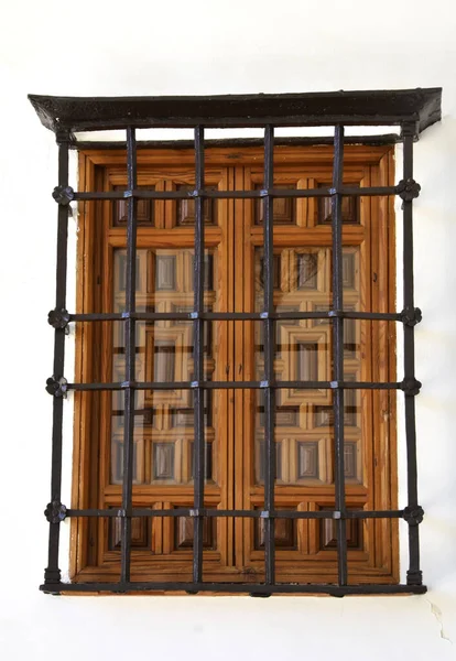 Dřevěné Okno Mřížkou — Stock fotografie