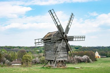 Kiev, Ukrayna - 21 Nisan 2019. Ukrayna Halk Mimarisi ve Yaşamı Ulusal Müzesi. Eski ahşap fabrikası