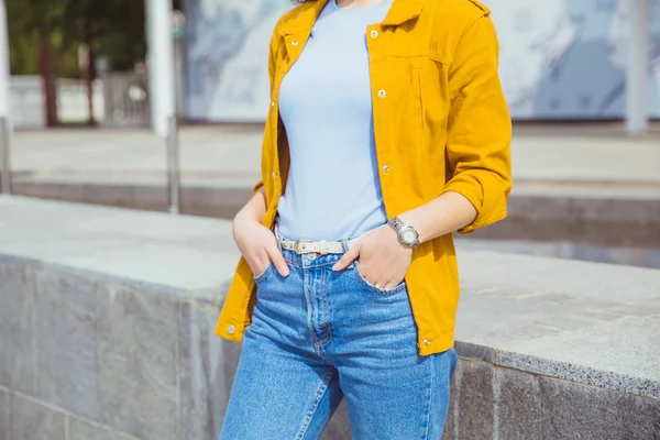 Conceito de look de moda, pose de autoconfiança — Fotografia de Stock