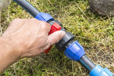 El su musluğu açar