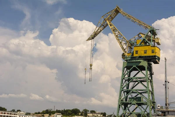 seaport büyük kule vinç