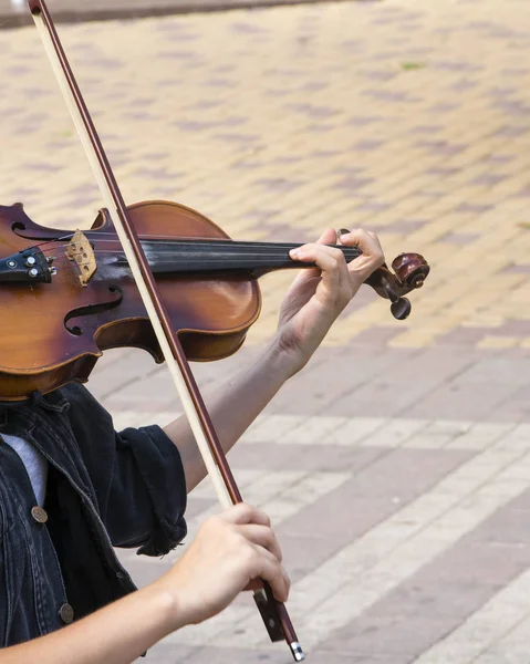 Menina Tocando Violino Rua — Fotografia de Stock