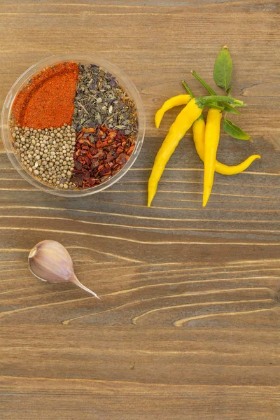 Biber ve diğer çeşniler yemek pişirmek için