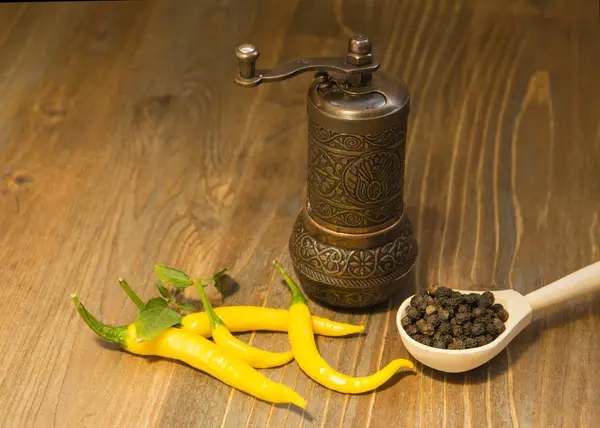 Biber ve diğer çeşniler yemek pişirmek için