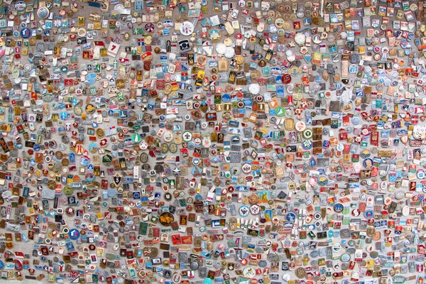 Sovyetler Birliği döneminde vintage özgün rozetleri kümesi. Metal rozetleri Rusya. Arka plan metal eski simgeleri çok. Vintage simgelerin büyük bir koleksiyon. Rozetleri topluluğu.