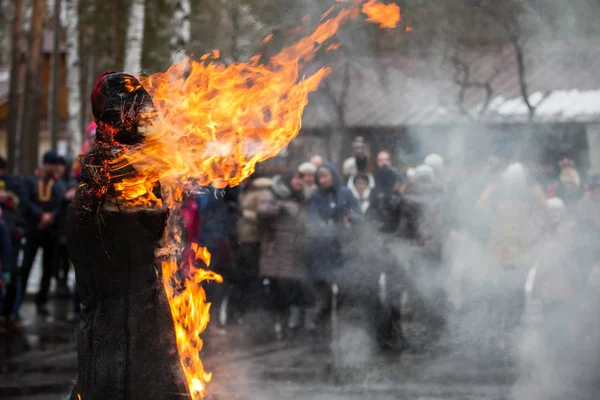 Сожжение Чучела Российском Прощании Зимой — стоковое фото