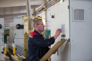 Beyaz Rusya, Gomel şehir üzerinde 26 Nisan 2018. Mobilya Fabrikası. Çalışan elektronik çetele, mobilya bölümü