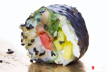 suşi rulo yakın çekim