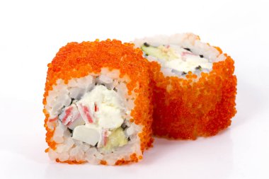 Suşi Japon yemekleri beyaz arka plan üzerinde izole alır. Japon restoran menü. Sebze Philadelphia peynir ve kırmızı havyar ile iki suşi