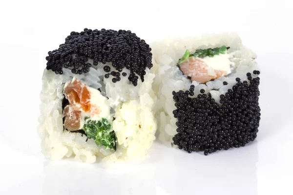 Sushi Menggulung Makanan Jepang Yang Diisolasi Dengan Latar Belakang Putih — Stok Foto