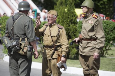 Beyaz Rusya, Gomel. 9 Mayıs 2018. Zafer Bayramı. Yeniden yapılanma al Reichstag.Historical imar 1945'te, yakalama Reichstag.Russian asker ve ikinci Dünya Savaşı Alman askerleri teslim anlaşması