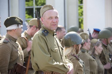 Beyaz Rusya, Gomel. 9 Mayıs 2018. Zafer Bayramı. 1945 yılında tarihi yeniden yapılanma Reichstag.Soviet asker İkinci Dünya Savaşı'nın yakalanması