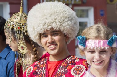 Beyaz Rusya, Gomel şehir, 15 Eylül 2018. Tatil şehri gün. Merkez Park.A adam ulusal bir Gürcü şapkalı