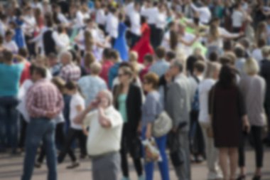 Bulanık kalabalık insan