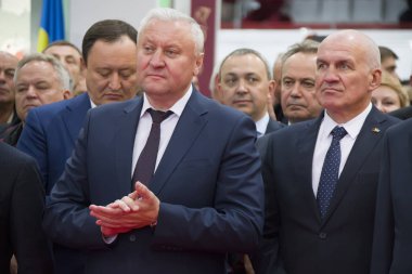 Beyaz Rusya 25 Ekim 2018 üzerinde Gomel şehir var. Ulusal ekonominin ürünleri Sergisi. Yaşlı Erkekler takım elbiseli. Politicians.Chiefs