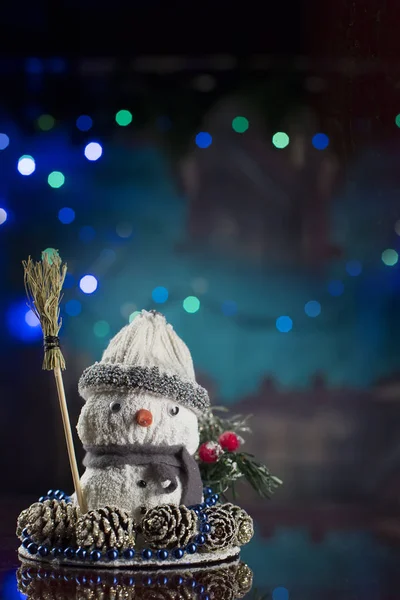 Cartão Natal Vertical Fundo Ano Novo Com Bokeh Boneco Neve — Fotografia de Stock