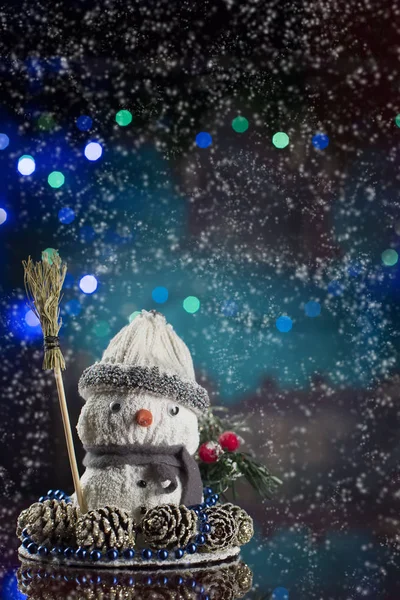 Cartão Natal Vertical Fundo Ano Novo Com Bokeh Boneco Neve — Fotografia de Stock