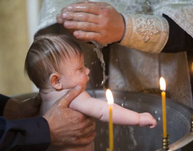Ortodoks Vaftiz ayini. Vaftiz yenidoğan