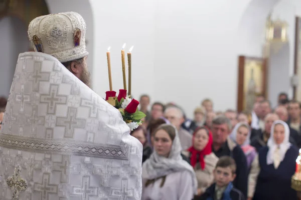 벨로루시의 2016 Nikolsky 수도원입니다 정교회 Easter 성직자의 읽습니다 — 스톡 사진