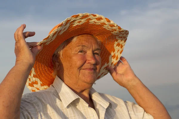 Beautiful Elderly Woman Hat Background Sea Face Old Woman Smile — Stock Photo, Image