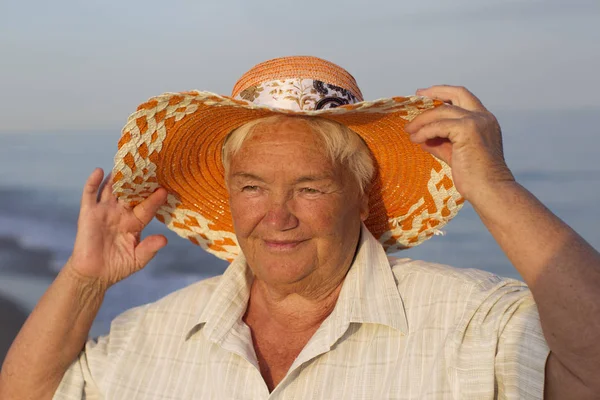 Beautiful Elderly Woman Hat Background Sea Face Old Woman Smile — Stock Photo, Image