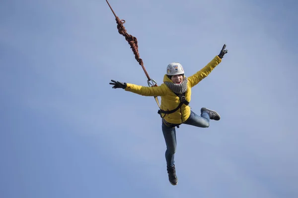 Belarus Gomel Março 2019 Saltando Ponte Para Rope Ropejumping Dangerous — Fotografia de Stock