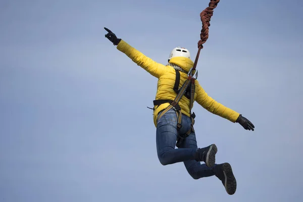 Belarus Gomel March 2019 Jumping Bridge Rope Ropejumping Dangerous Hobbies — Stock Photo, Image