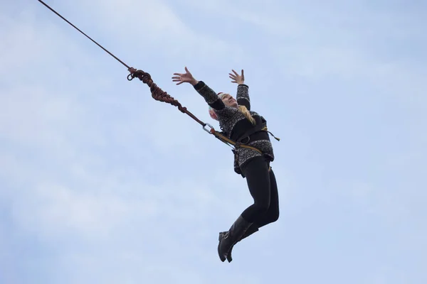 Білорусь Гомель Бер 2019 Стрибки Мосту Мотузки Ropejumping Літня Жінка — стокове фото