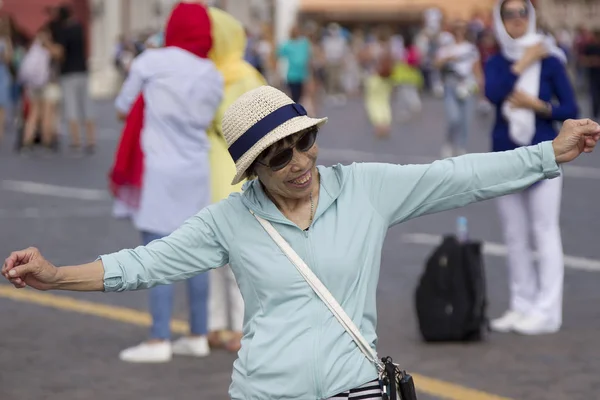 Russie Moscou Juillet 2018 Place Rouge Femme Chinoise Âgée Touriste — Photo