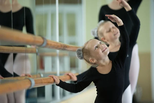 Raparigas Máquina Ballet Coreografia Lições Jovens Bailarinas Treinamento Grupo Inicial — Fotografia de Stock