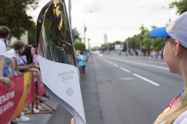Beyaz Rusya, Gomel şehri, 05 Haziran 2019. Ateşin gelişi Ii Avrupa Oyunları'nın Ateşi.Meşale ile Torchbearer