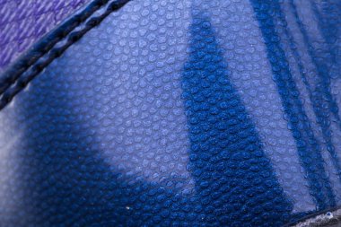 Siyah ve mavi kumaş spor ayakkabı parçası. Spor ayakkabı malzemenin dokusu