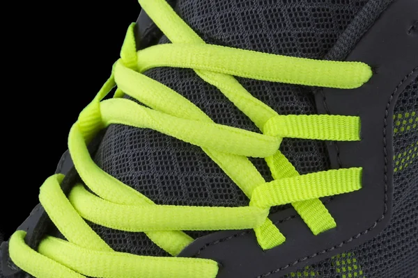 Fragmento Sapatilha Preta Com Cadarços Verdes Perto Textura Sapato — Fotografia de Stock