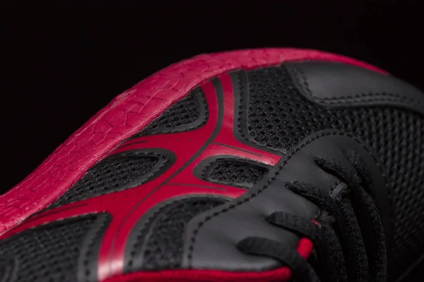 Fragmento Una Zapatilla Negra Con Una Suela Roja Cerca Textura — Foto de Stock