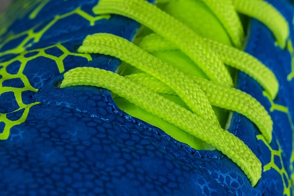 Fragment Niebieskiego Sneaker Zielonym Sznurówki Bliska Sneaker Tekstury — Zdjęcie stockowe