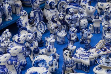 Rus Gzhel. Gzhel - seramik ve üretim porselen Rus halk sanatı ve bir tür Rus Halk boyama.