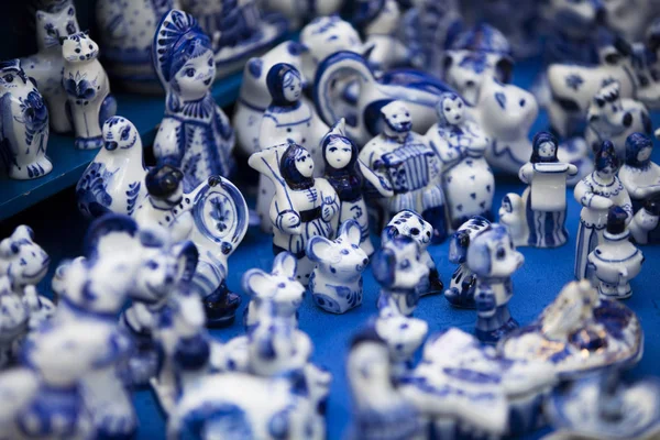 Rus Gzhel. Gzhel - seramik ve üretim porselen Rus halk sanatı ve bir tür Rus Halk boyama.