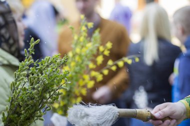 Palm Sunday. Kutsal su ile söğüt ve peçe