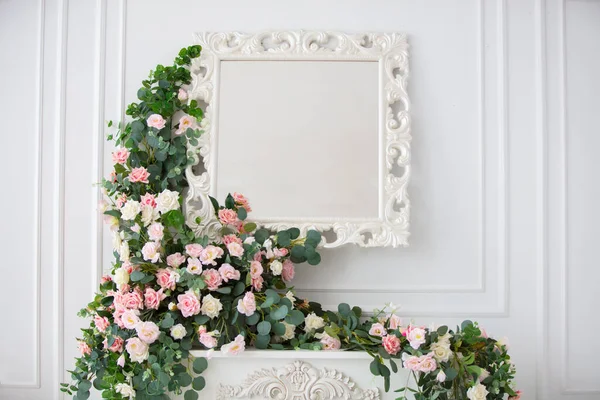 Mirror White Wall Decorated Flower Garlands — Stock Photo, Image