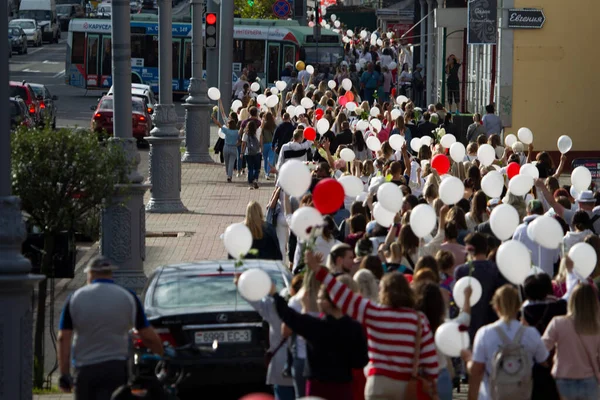 People at the rally against the dictator Lukashenko. Peaceful protesters in Belarus. — Stock Photo, Image