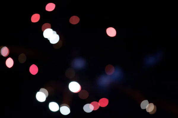 Mnohobarevné bokeh skvrny na černém pozadí. — Stock fotografie