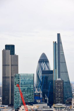 Londra, İngiltere - 19 Temmuz 2014: City of London bir lider küresel finans merkezleri. Manzarası güzel yaz gününde.