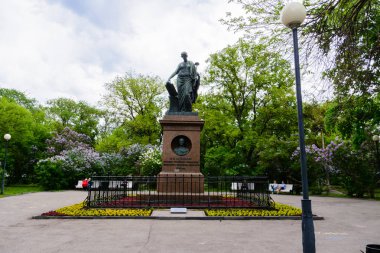 Ulyanovsk, Rusya - 25 Mayıs 2018: Simbirsk içinde yerli Simbirsk il Rus tarihçi ve yazar Nikolai Karamzin onuruna 1845 yılında kurulan Anıt. yazarı Galberg.