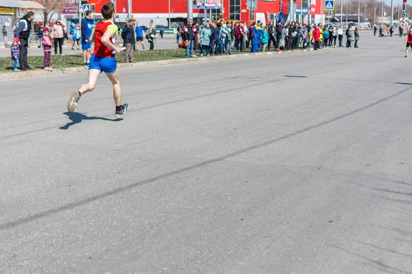 Ιλιούνσκα Ρωσία Απριλίου 2019 Ετήσιος Μαραθώνιος Εαρινής Πόλης Ηλιόλουστη Μέρα — Φωτογραφία Αρχείου