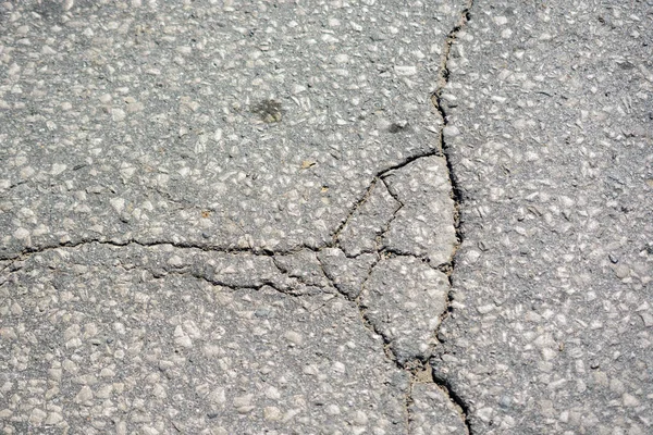 Asfalt doku. Çatlak asfalt yol yüzey dokusu. Çatlak asfalt arka plan