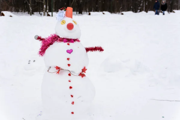 Snowman Standing Background White Snowdrifts Winter Landscape Lot Snow Snowwoman — Stock Photo, Image